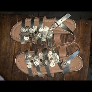 Girls shoes